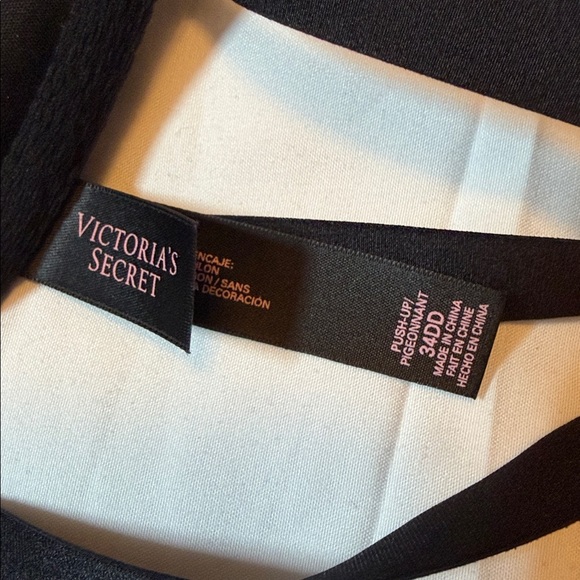 Victoria's Secret Black Lace Strappy Push-Up Bra - Picture 4 of 4